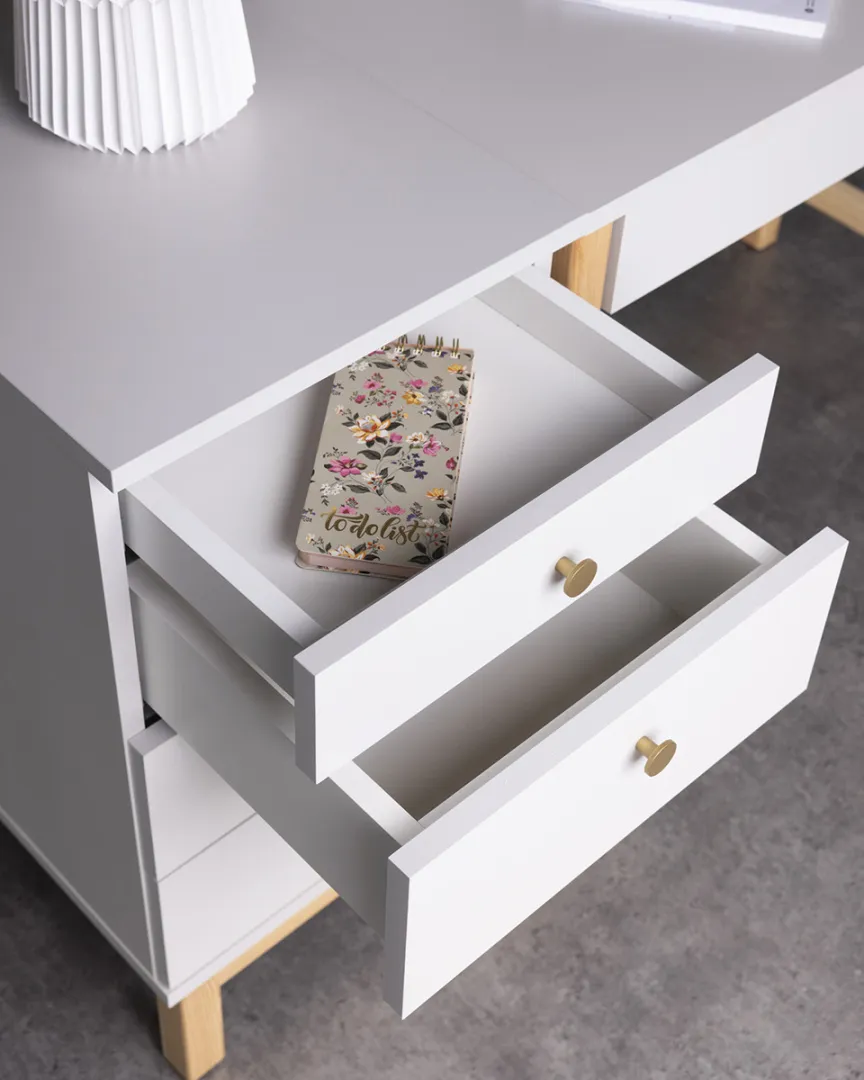 Zbliżenie na szuflady biurka VERYSIMPL B-MODEL-3