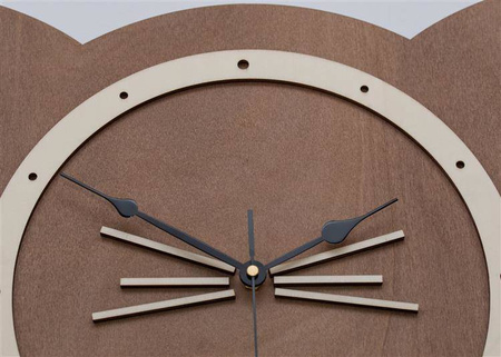 Dekoracyjny zegar DLA MIŁOŚNIKÓW KOTÓW 40x40 cm wykonany ze sklejki brzozowej i pokryty bejcą orzech