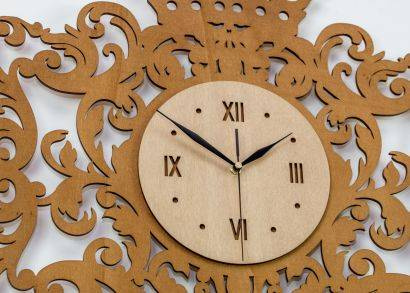 Dekoracyjny zegar ścienny ażurowy VITTORIO w kolorze sosny, bejcowany, marka ORNAMENTI