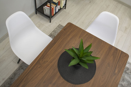 Zestaw 4 krzeseł OSAKA białe do kuchni i jadalni – z tworzywa sztucznego