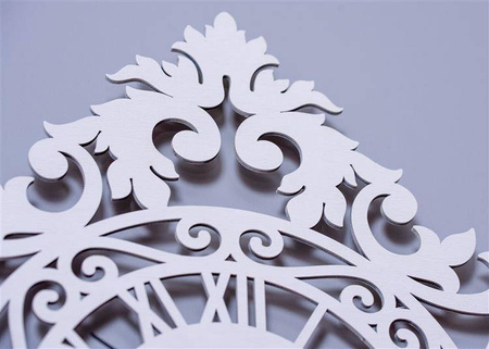 Zegar ścienny BENEDICT 50x62 cm z piękną ażurową tarczą w kolorze białym od marki ORNAMENTI