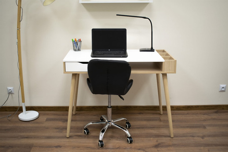 Obrotowe krzesło biurowe czarne z eko skóry AVOLA - Biurowy fotel na kółkach czarny