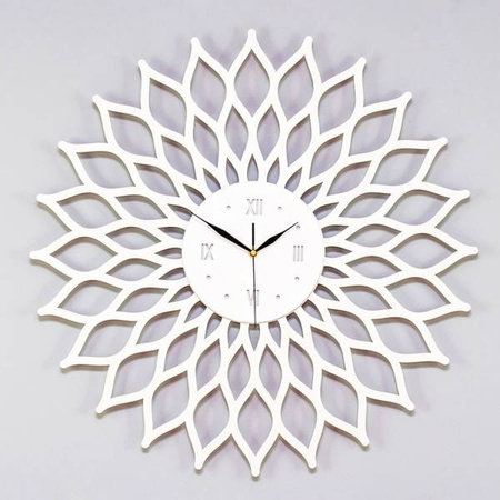 Nowoczesny zegar ścienny ażurowy SUNBURST inspirowany motywem słońca, biały, ORNAMENTI