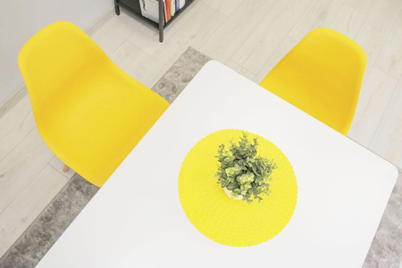 Plastikowe krzesło OSAKA - Żółte, nowoczesne krzesło do kuchni i jadalni