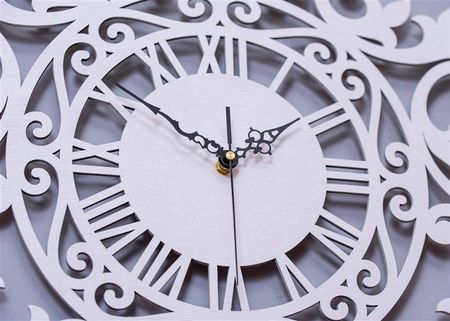 Zegar ścienny BENEDICT 50x62 cm z piękną ażurową tarczą w kolorze białym od marki ORNAMENTI