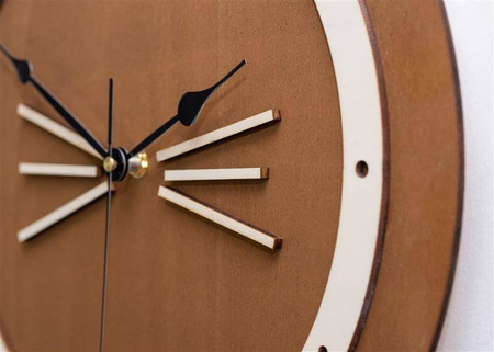 Dekoracyjny zegar DLA MIŁOŚNIKÓW KOTÓW 40x40 cm wykonany ze sklejki brzozowej i pokryty bejcą sosna