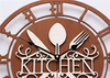 Dekoracyjny zegar ścienny KITCHEN wykonany ze sklejki, kolor sosna